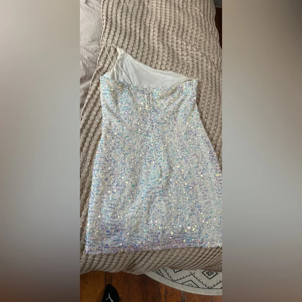 White sequin one shoulder dress - Picture 5 of 6